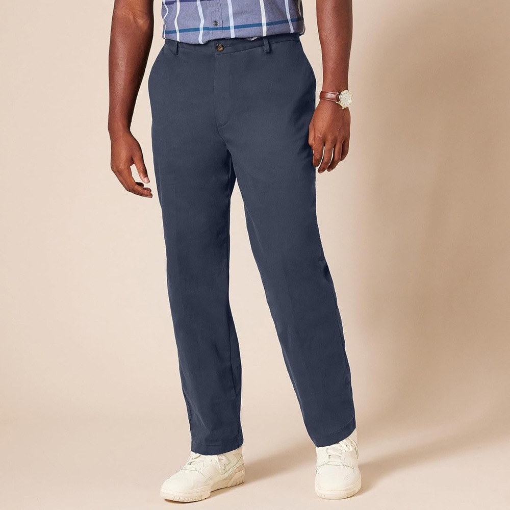 Amazon Essentials Men's Classic-Fit Wrinkle-Resistant Flat-Front Chino Pant